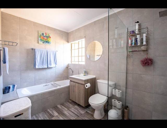 2 BEDROOM APARTMENT FOR SALE IN AMBERFIELD